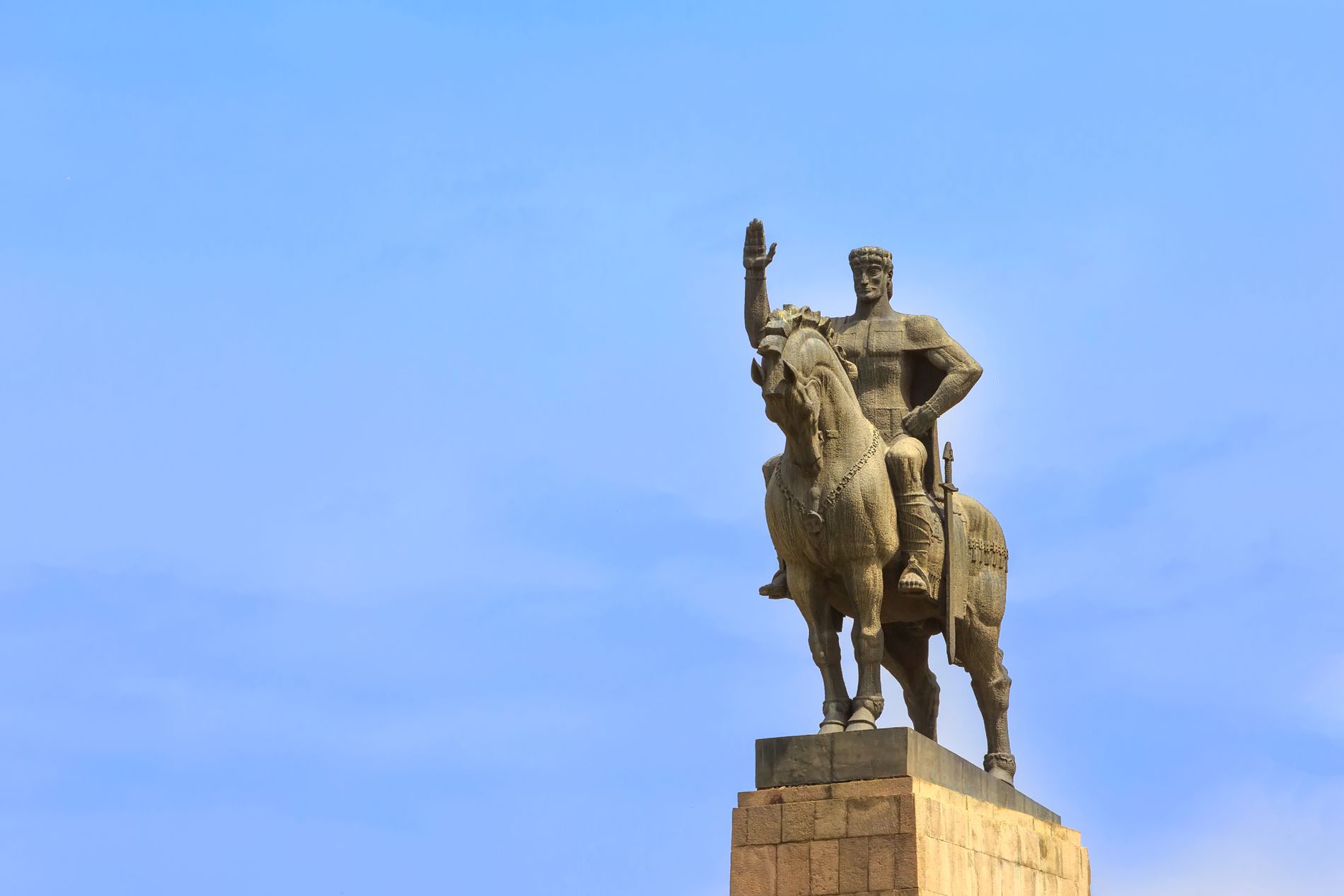 Bronze equestrian statue of King Vakhtang I in Tbilisi — founder of the city, overlooking the Metekhi cliff and river